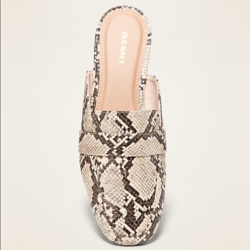 NWT Old Navy snakeskin mules flats Sz 6